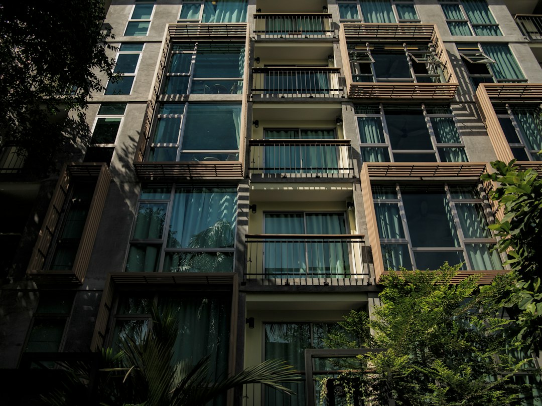 A tall building with lots of windows and balconies